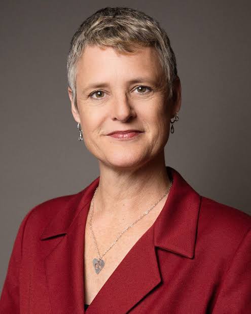 Headshot Sarah Eckhardt